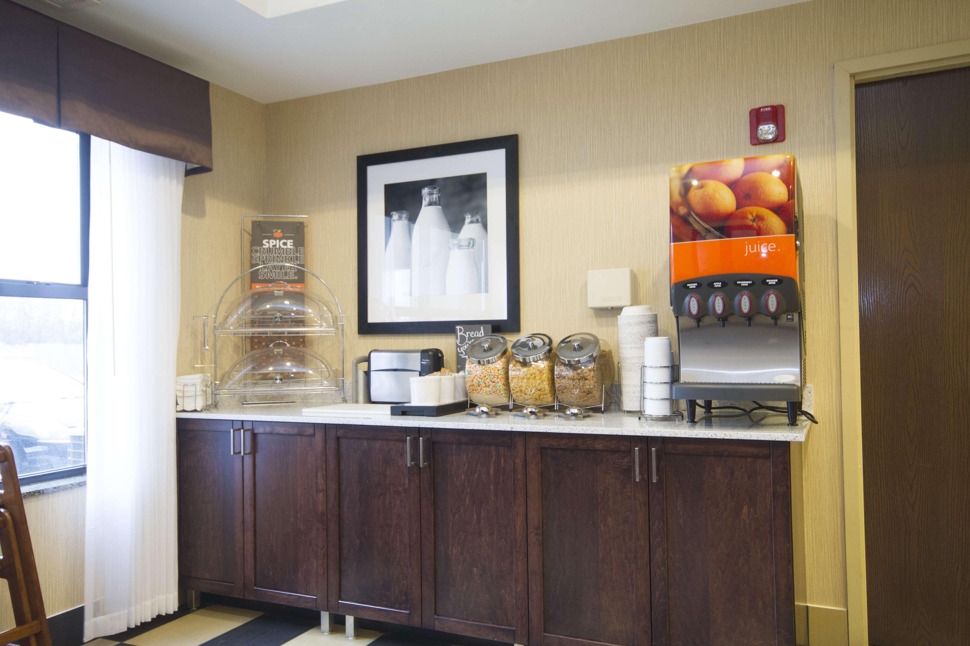 Hampton Inn Marshall Buitenkant foto